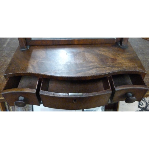 313 - A George III mahogany toilet mirror