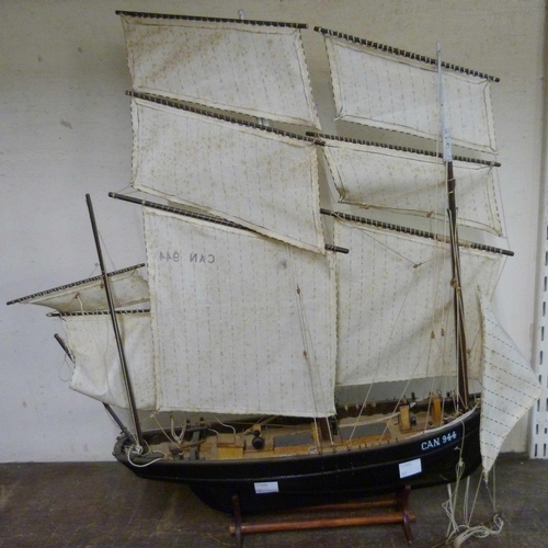 315 - A model yacht