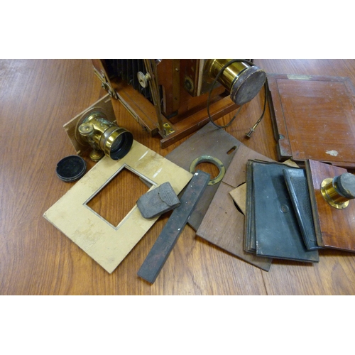 338 - A Sanderson's Universal Swing Front Camera (the 'early regular field' model from 1899-1901), made an... 