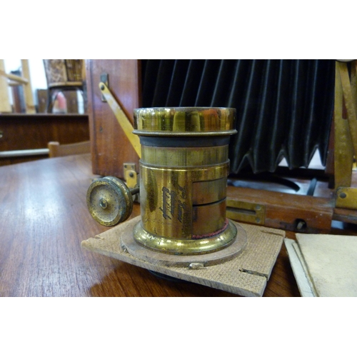 338 - A Sanderson's Universal Swing Front Camera (the 'early regular field' model from 1899-1901), made an... 