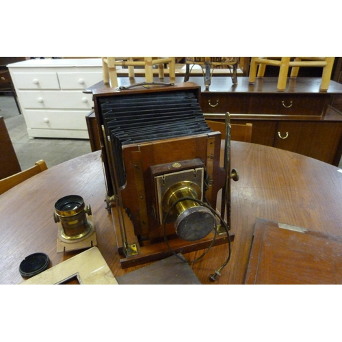 338 - A Sanderson's Universal Swing Front Camera (the 'early regular field' model from 1899-1901), made an... 