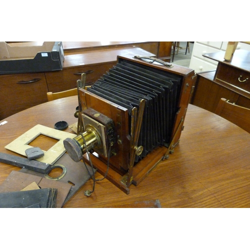 338 - A Sanderson's Universal Swing Front Camera (the 'early regular field' model from 1899-1901), made an... 