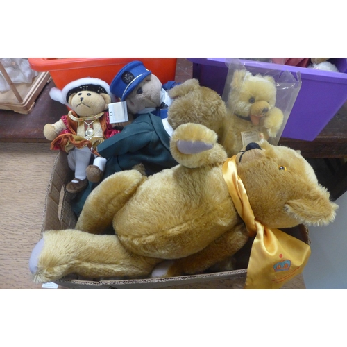 346 - A collection of vintage and later teddy bears