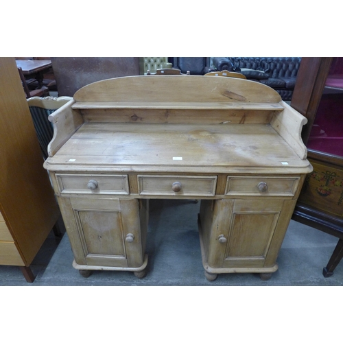 85 - A Victorian style pine dresser