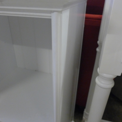 1571 - A ten segment white painted bookcase * this lot is subject to VAT