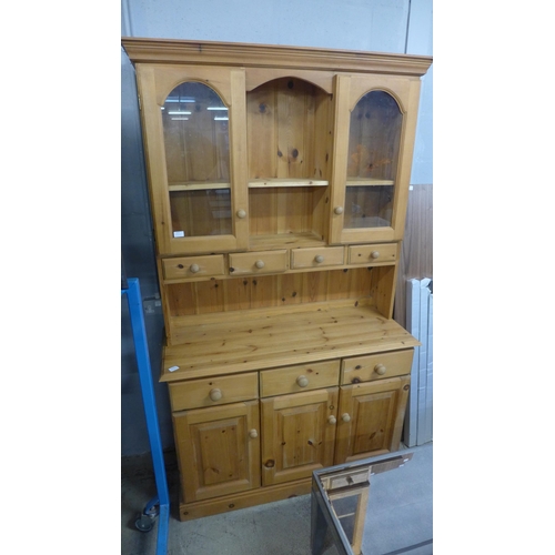 1614 - A pine dresser