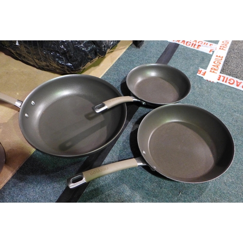 3016 - Circulon Cookware, original RRP £179.99 + VAT (310-152) * This lot is subject to VAT