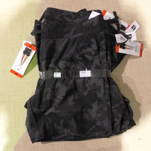 3069 - Five pairs of women's black and grey camo Tuff Athletics shorts - size M * this lot is subject to VA... 