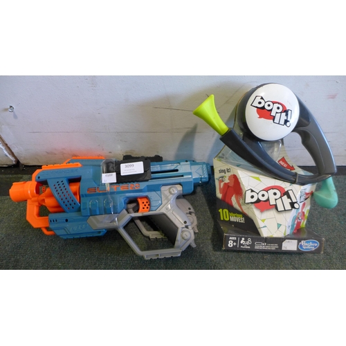 3099 - Bop It! interactive game by Hasbro (Ages 8+) plus two Elite 2.0 Nerf guns