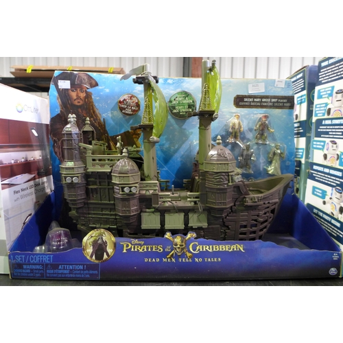 3121 - Pirates of The Caribbean - Silent Mary Ghost Ship playset (ages 4 years +)