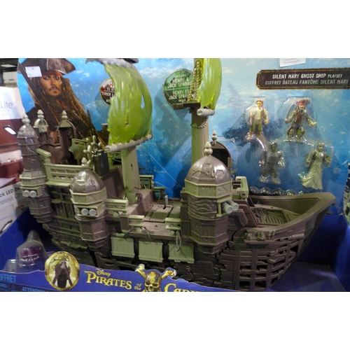 3121 - Pirates of The Caribbean - Silent Mary Ghost Ship playset (ages 4 years +)