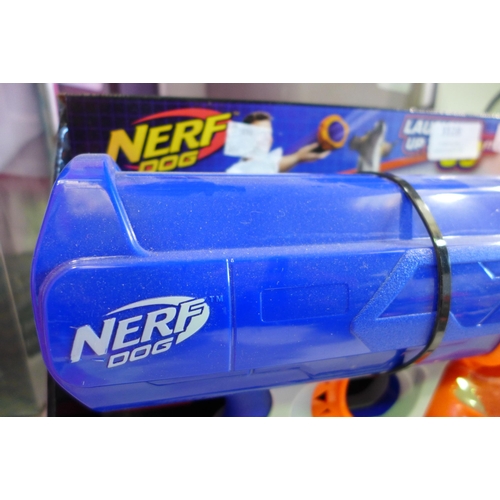 3128 - Nerf Dog tennis ball launcher (Missing 2 Tennis Balls)