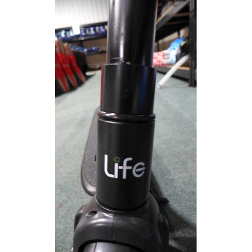 3354 - Life 200 e-scooter - with charger