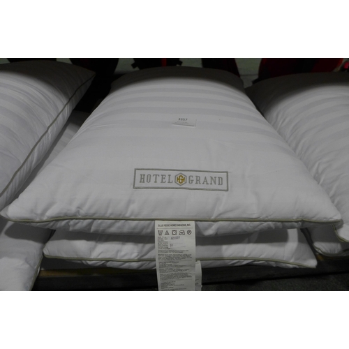 3360 - Two Hotel Grand pillows - 86.5% waterfowl feathers and down - 71 x 50cm * this lot is subject to VAT