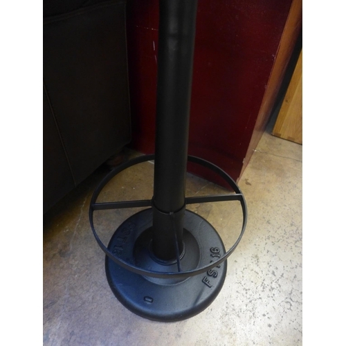 1418 - A leather bar stool