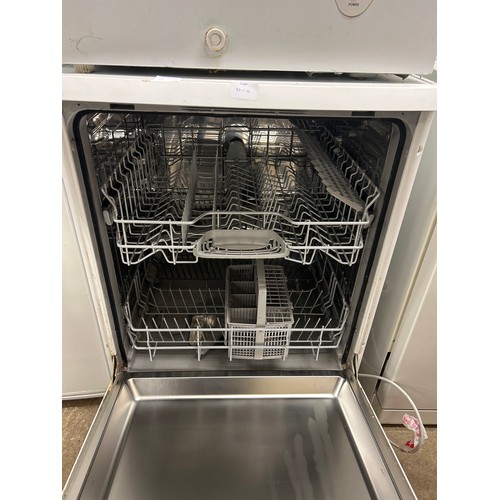 2211G - A Bosch undercounter dishwasher (SL6P18)