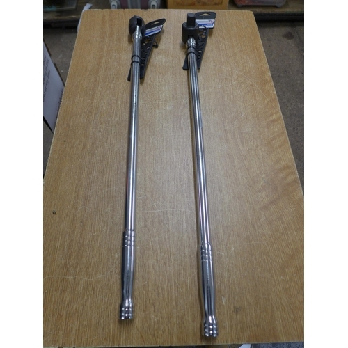 2011 - Two ¾ squire drive swivel bars * this lot is subject to VAT