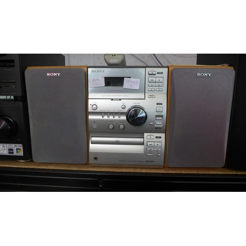 2199 - A Sony midi hi-fi system (CMT-CP11) and two speakers