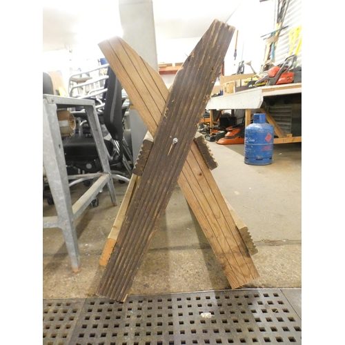 2256 - A wooden saw buck/saw horse