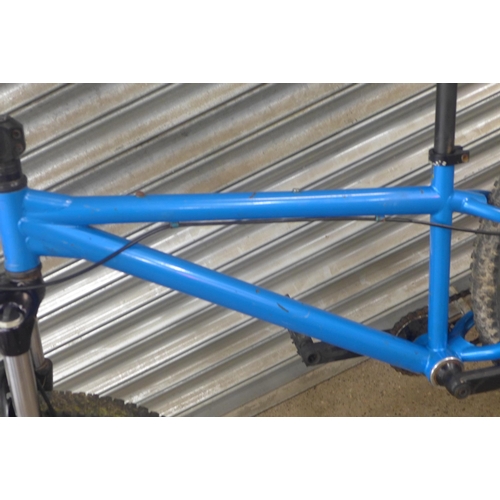 2220 - A blue front suspension jump bike - Police repossession