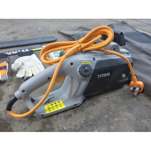 2239 - A Titan TTL758CHN chainsaw, an unused bar and protective gear