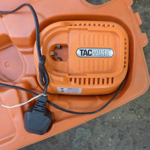 2240 - A Tacwise Ranger 40 18v nail gun