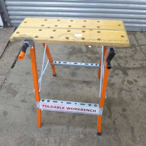 2241 - 2 Foldable work benches