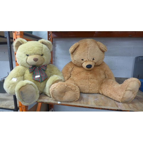 2250 - 2 Large Teddy bears