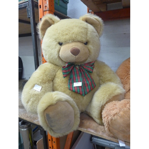 2250 - 2 Large Teddy bears