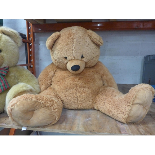 2250 - 2 Large Teddy bears