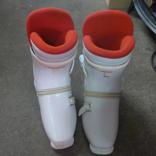 Head ezon hotsell ski boots