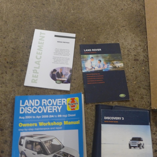 2374 - A quantity of assorted land rover items including tailored boot liner/tray for a Discovery 3/4, 2004... 