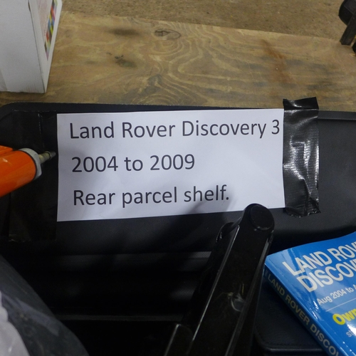 2374 - A quantity of assorted land rover items including tailored boot liner/tray for a Discovery 3/4, 2004... 