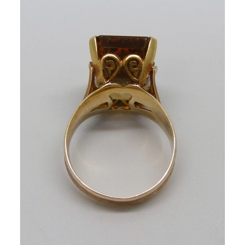 1006 - An 18ct gold ring set with a citrine, 6.6g, N