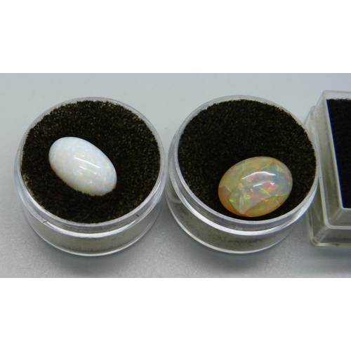 1015 - Three unmounted opals, 2.6g