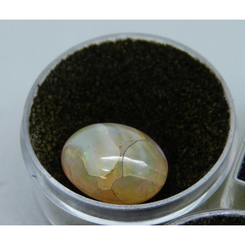 1015 - Three unmounted opals, 2.6g