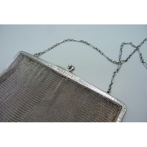 1017 - A continental 800 silver mesh purse, 169g