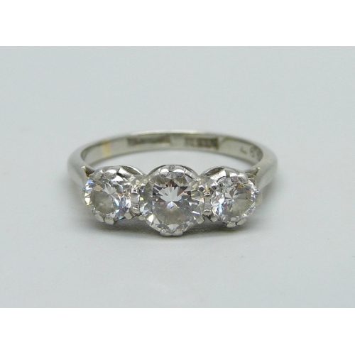 1020 - A platinum set three stone diamond trilogy ring, approximately 1 carat diamond weight, 3g, M