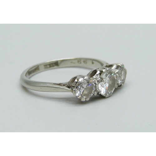 1020 - A platinum set three stone diamond trilogy ring, approximately 1 carat diamond weight, 3g, M