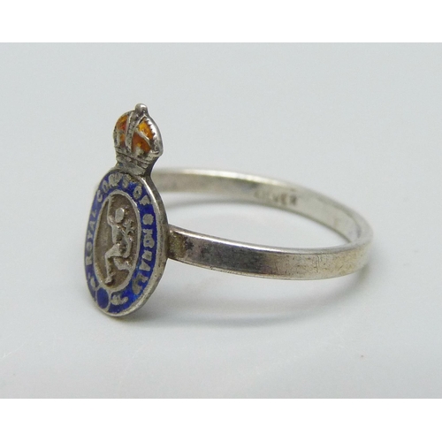 1025 - A silver Royal Corps of Signals ring, M