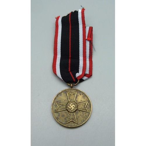 1030 - A German WWII War Merit medal