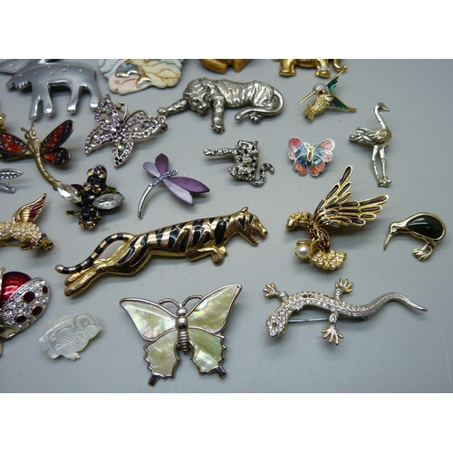 1053 - Thirty animal and butterfly brooches