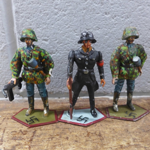 1063 - A mixed lot of military model soldiers **PLEASE NOTE THIS LOT IS NOT ELIGIBLE FOR POSTING AND PACKIN... 