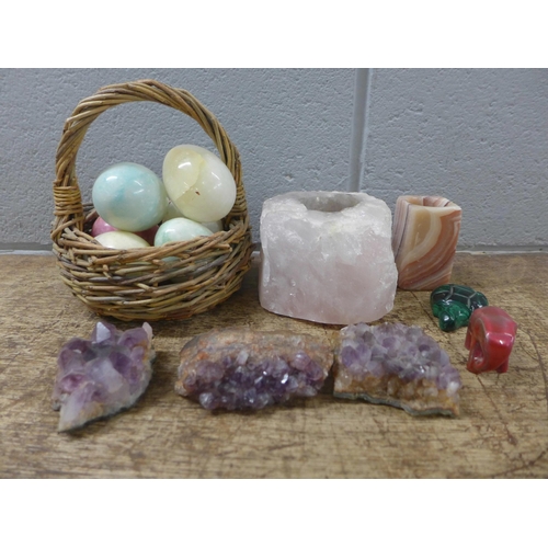 1074 - Agate eggs and mineral samples, malachite frog, etc. **PLEASE NOTE THIS LOT IS NOT ELIGIBLE FOR POST... 