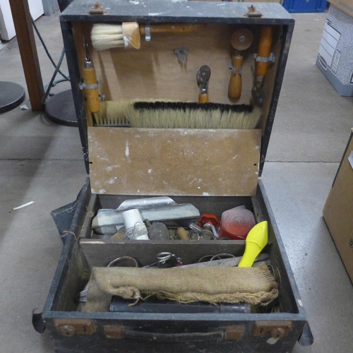 1080 - An early 20th Century painting and decorator's set, cased **PLEASE NOTE THIS LOT IS NOT ELIGIBLE FOR... 