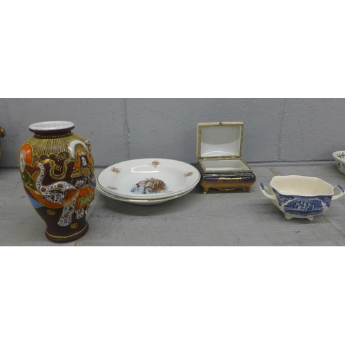 1093 - A pair of dishes 'Pals', a lidded pot, a dish and a vase **PLEASE NOTE THIS LOT IS NOT ELIGIBLE FOR ... 