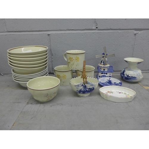 1095 - Royal Doulton breakfast ware, Delft pottery and a Wedgwood dish **PLEASE NOTE THIS LOT IS NOT ELIGIB... 