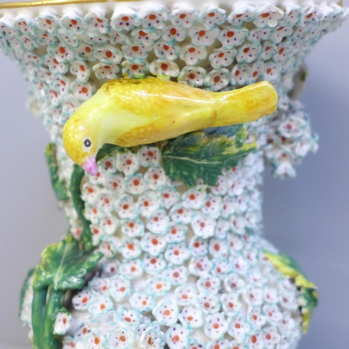 615 - A Meissen porcelain 'Schneeballen' vase decorated with blossoms of Schneeball flowers, leaves and ye... 