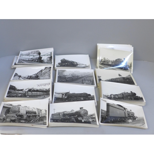 618 - A collection of over 600 black and white photographs of locomotives, taken for Beecroft locomotive p... 