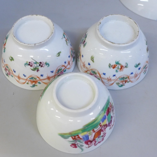 623 - A pair of New Hall tea bowls and saucers, and a New Hall chinoiserie tea bowl and saucer, all late 1... 